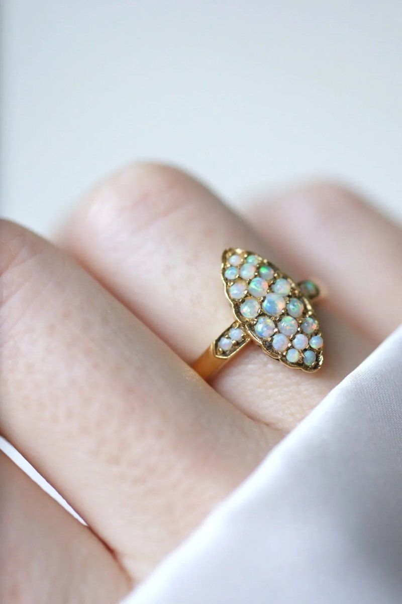 Bague marquise opales sur or - Castafiore