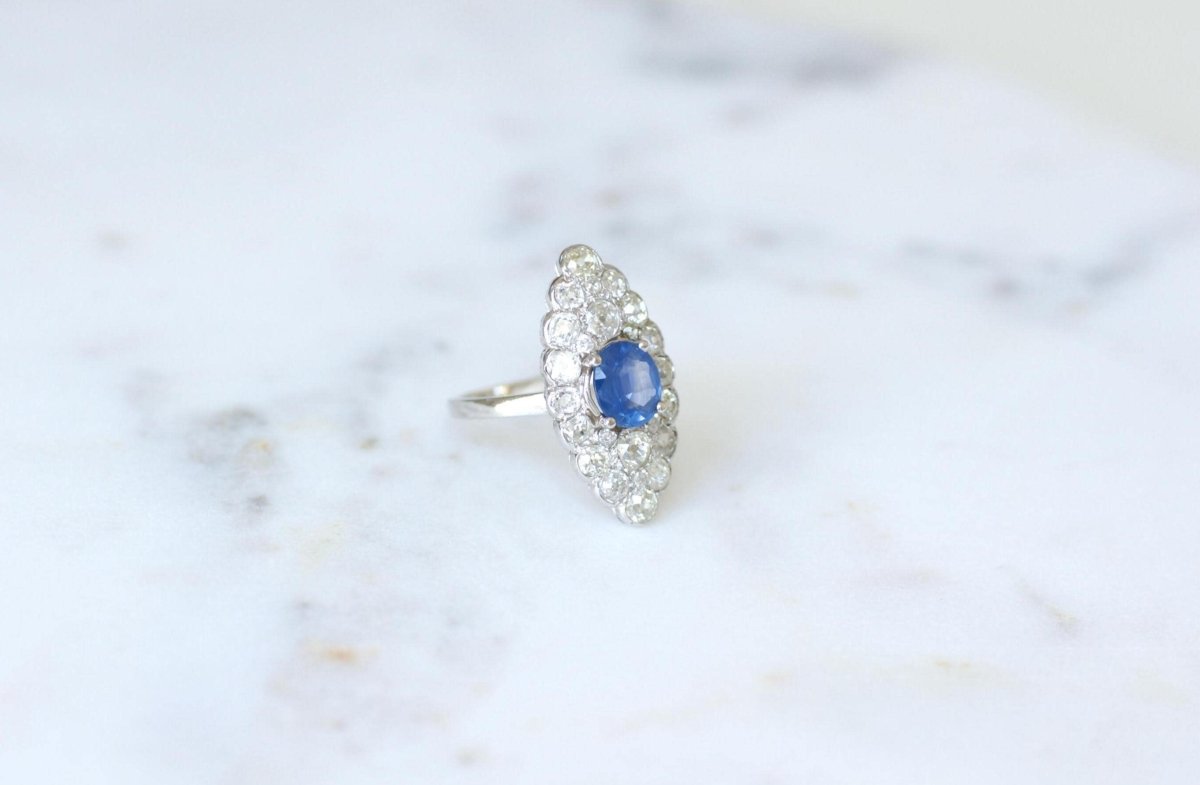 Bague Marquise Saphir de Ceylan 2.20 Cts et Diamants - Castafiore