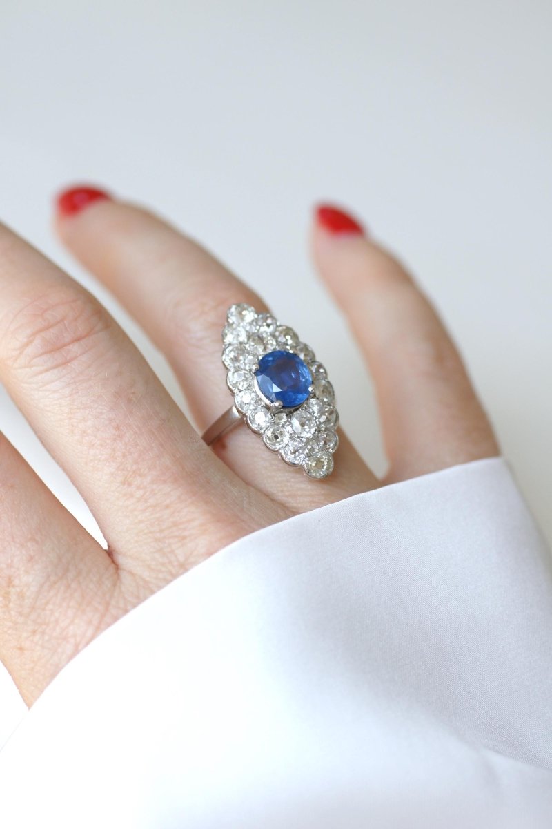 Bague Marquise Saphir de Ceylan 2.20 Cts et Diamants - Castafiore