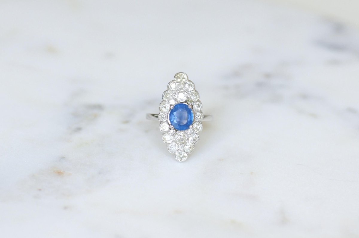Bague Marquise Saphir de Ceylan 2.20 Cts et Diamants - Castafiore