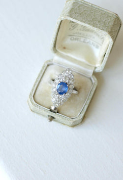 Bague Marquise Saphir de Ceylan 2.20 Cts et Diamants - Castafiore