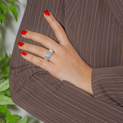 Bague MAUBOUSSIN "Belle de jour" en or blanc, nacre et diamants - Castafiore