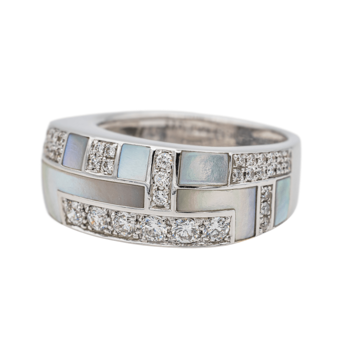 Bague MAUBOUSSIN "Belle de jour" en or blanc, nacre et diamants - Castafiore