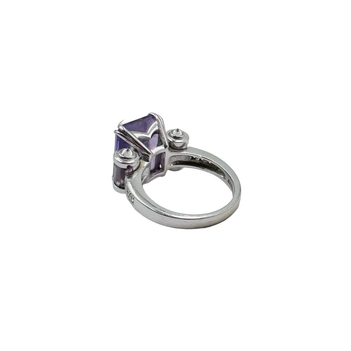 Bague MAUBOUSSIN "Couleur Baiser" en or blanc, améthystes et diamants - Castafiore