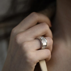 Bague MAUBOUSSIN "Étoile Beauté" en or gris, nacre et diamants - Castafiore