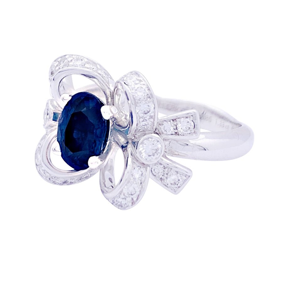 Bague Mellerio "Reine de Coeur Désirée" or blanc, diamants, saphir. - Castafiore