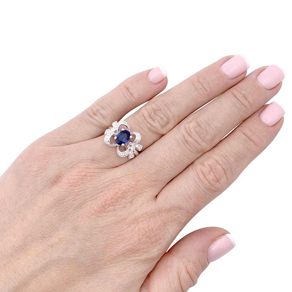 Bague Mellerio "Reine de Coeur Désirée" or blanc, diamants, saphir. - Castafiore