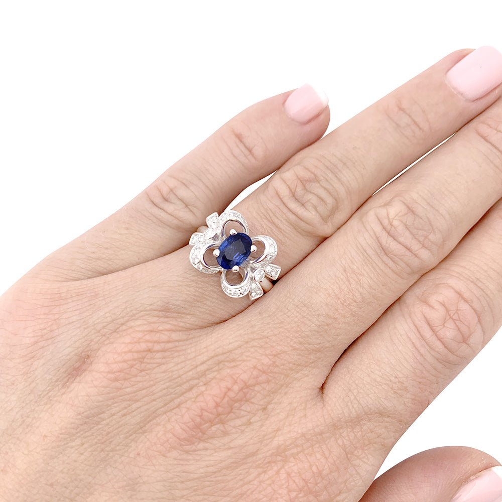 Bague Mellerio "Reine de Coeur Désirée" or blanc, diamants, saphir. - Castafiore