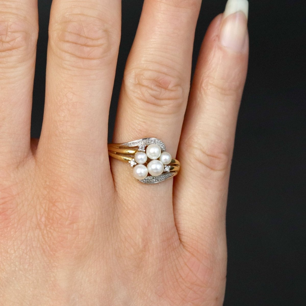 Bague moderne en or jaune et or blanc avec diamants et perles de culture - Castafiore