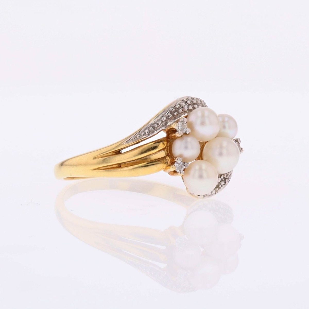 Bague moderne en or jaune et or blanc avec diamants et perles de culture - Castafiore