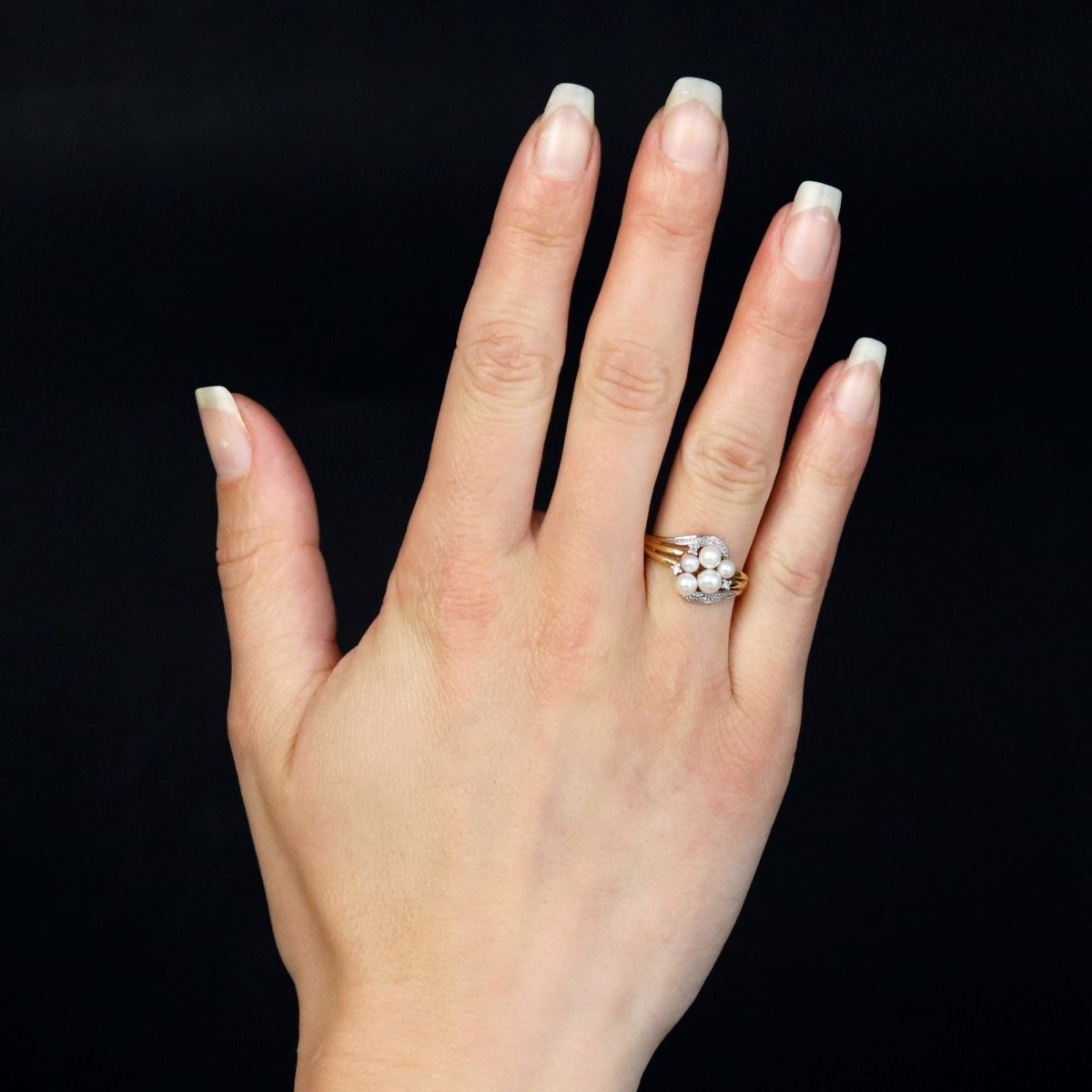 Bague moderne en or jaune et or blanc avec diamants et perles de culture - Castafiore