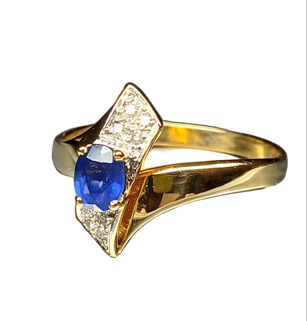 Bague moderne en or jaune saphir et diamants - Castafiore