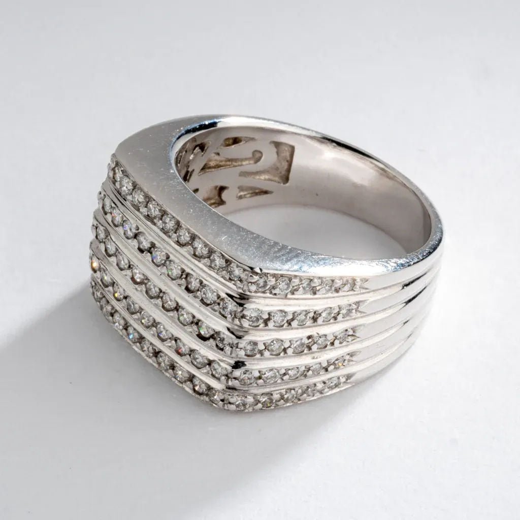 Bague moderne rectangulaire en or gris et diamants - Castafiore