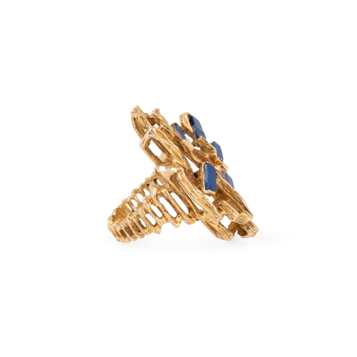 Bague moderniste en or texturé et ajouré,ornée de lapis lazuli - Castafiore