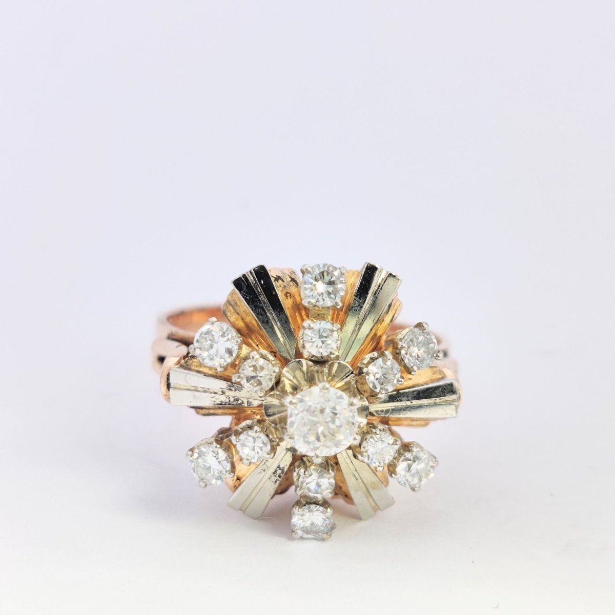 Bague motifs floraux en or rose et diamants - Castafiore