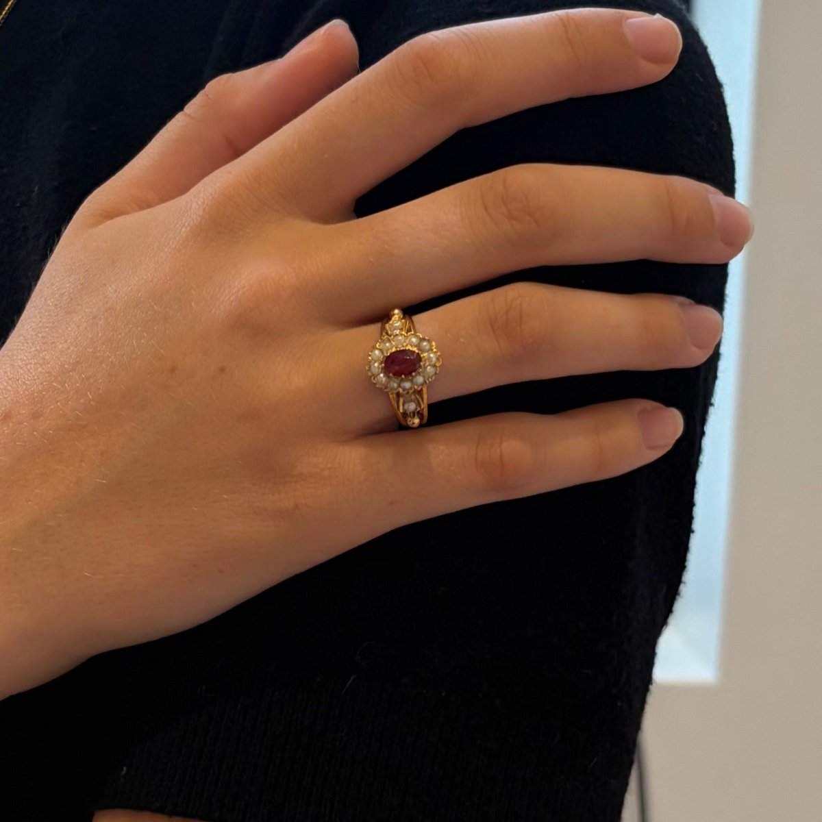 Bague Napoléon III en or jaune, grenat doublet et perles - Castafiore