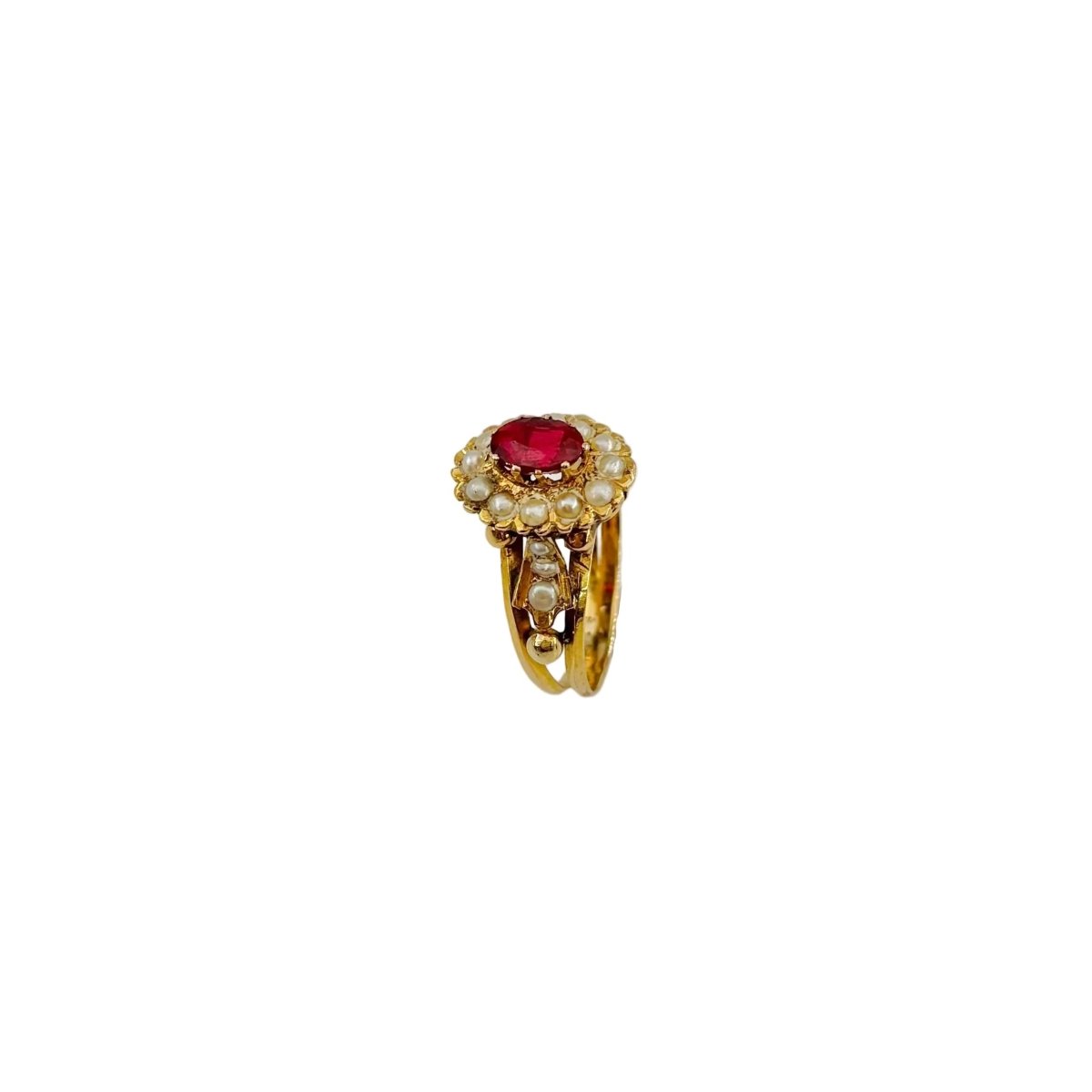 Bague Napoléon III en or jaune, grenat doublet et perles - Castafiore