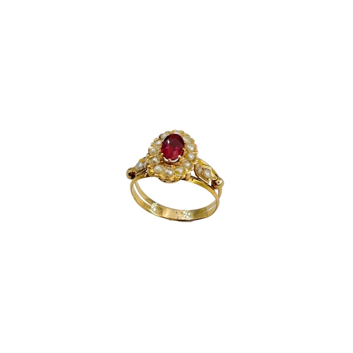 Bague Napoléon III en or jaune, grenat doublet et perles - Castafiore