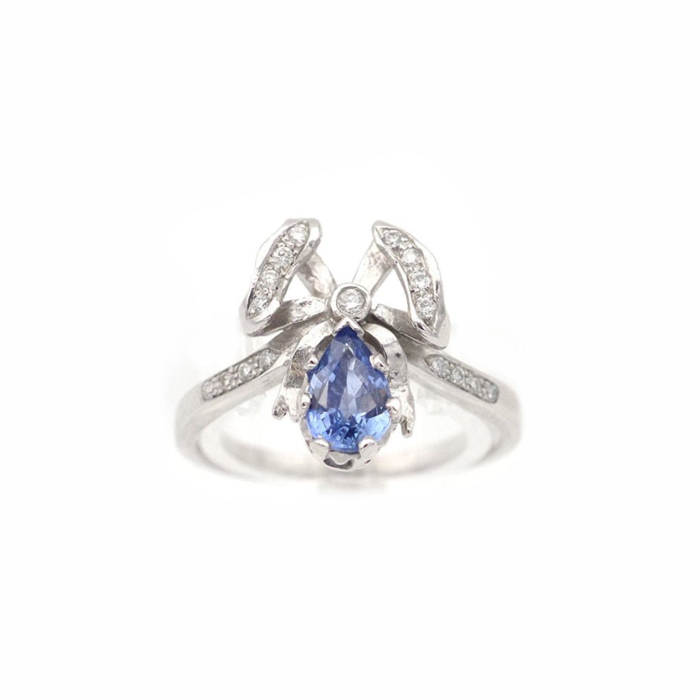 Bague nœud en or blanc, saphir et diamants - Castafiore