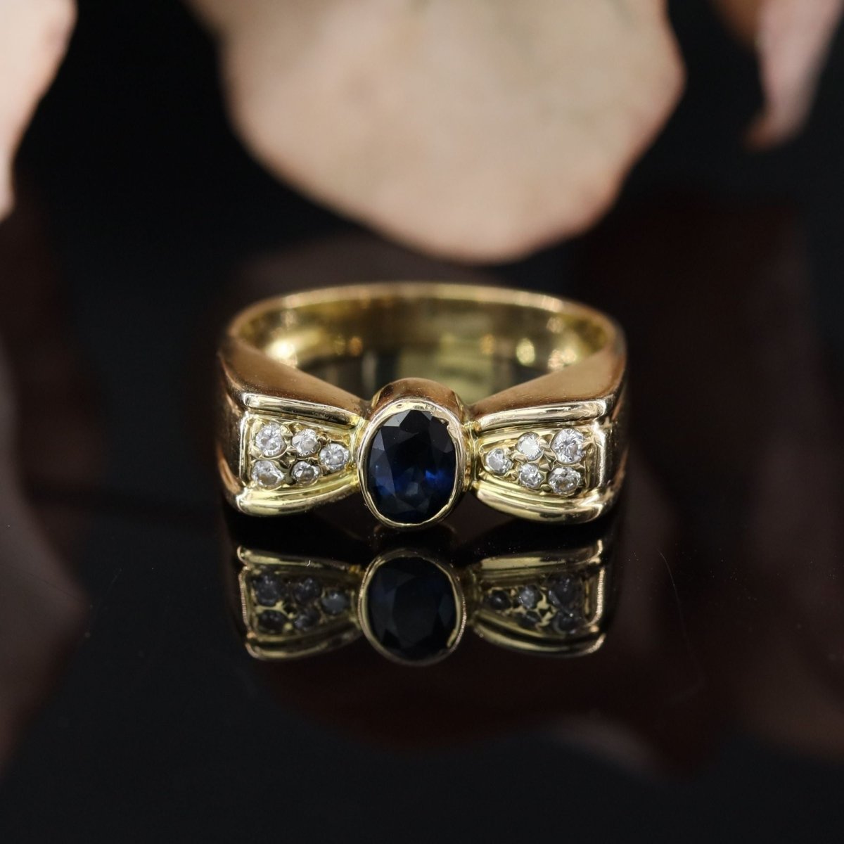 Bague nœud en or jaune saphir et diamants - Castafiore