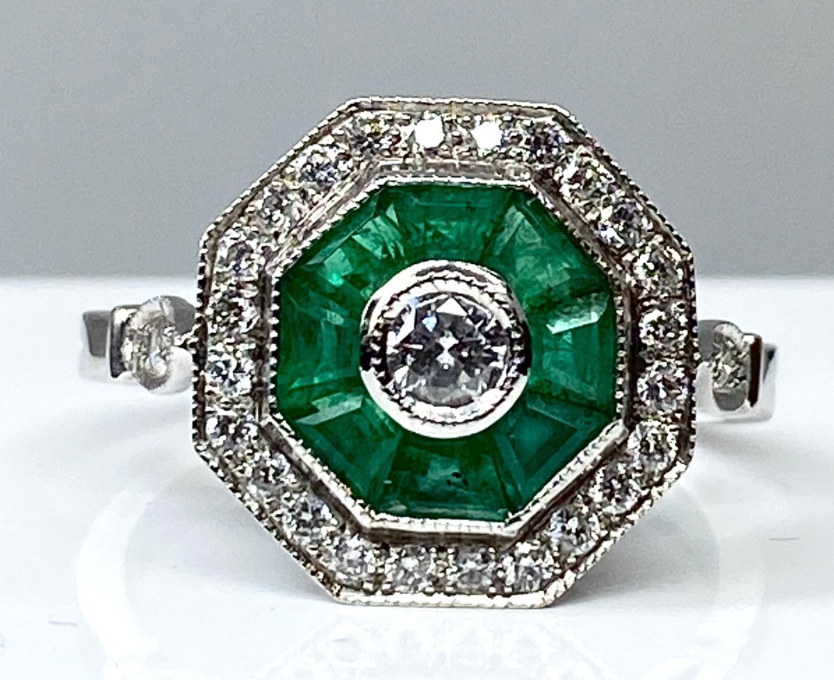 Bague octogonale en or 18 carats en émeraudes et diamants - Castafiore