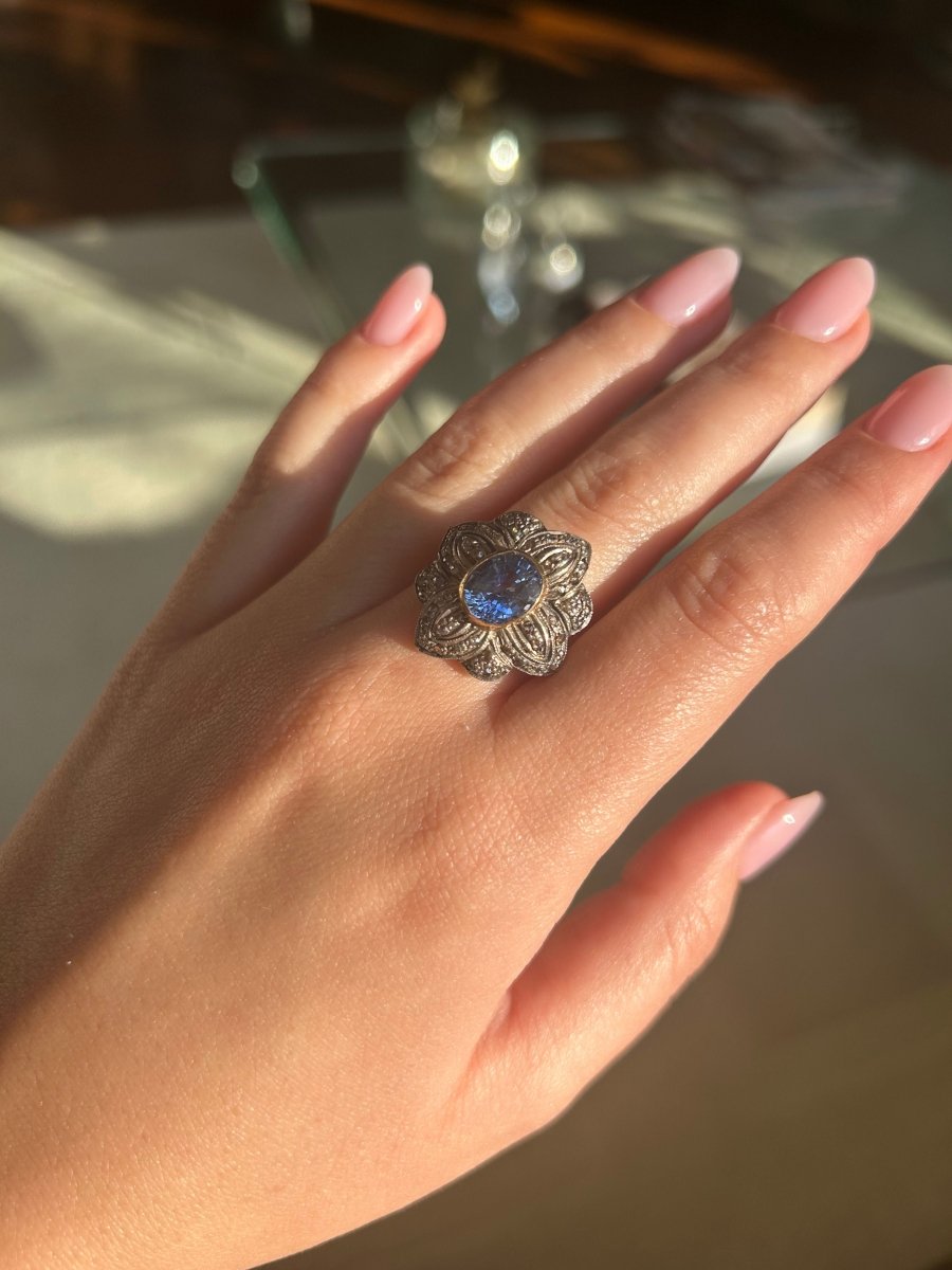 Bague - Or, argent, saphir et diamants. - Castafiore