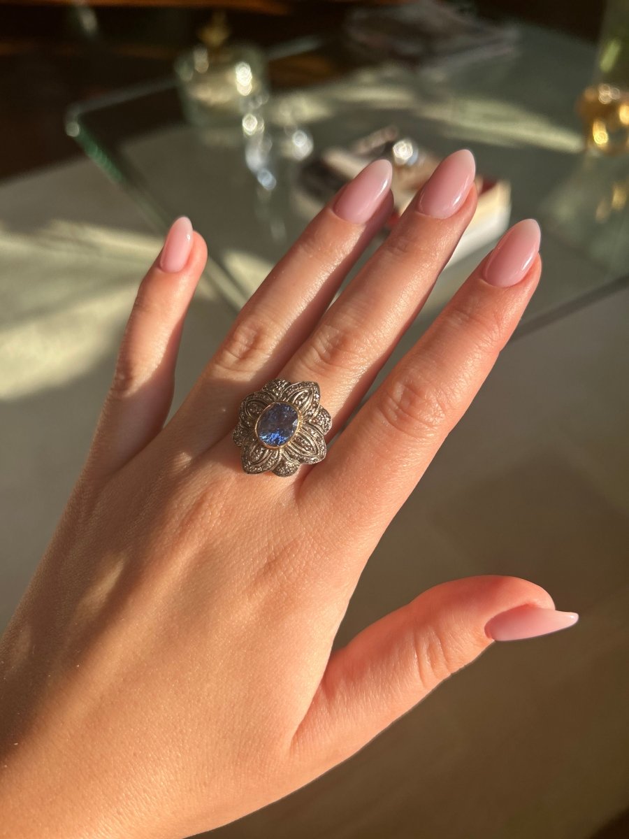 Bague - Or, argent, saphir et diamants. - Castafiore