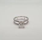 Bague or blanc 18 carats sertie d’un diamant princesse et pavage diamants - Castafiore