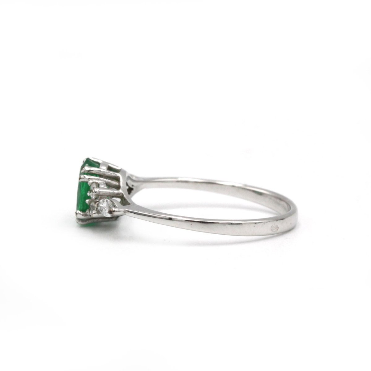 Bague - Or blanc, Diamants & Emeraude - Castafiore