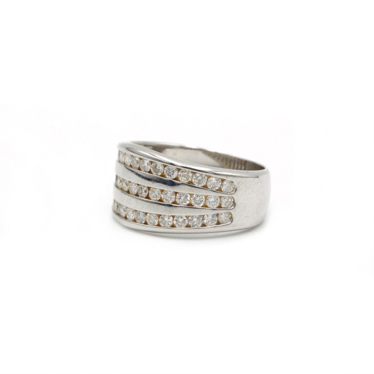 Bague - Or blanc et diamants - Castafiore