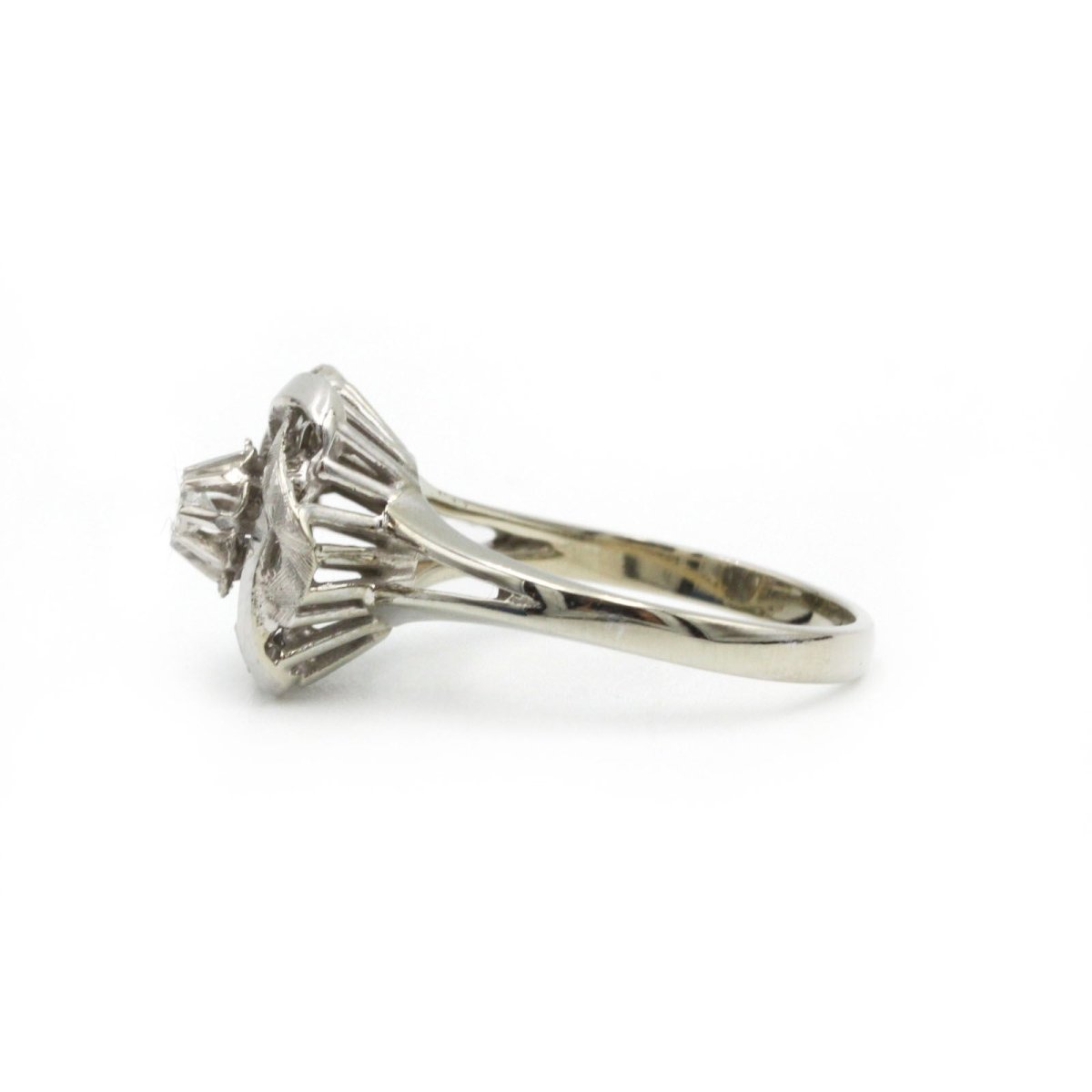 Bague - Or blanc et diamants - Castafiore