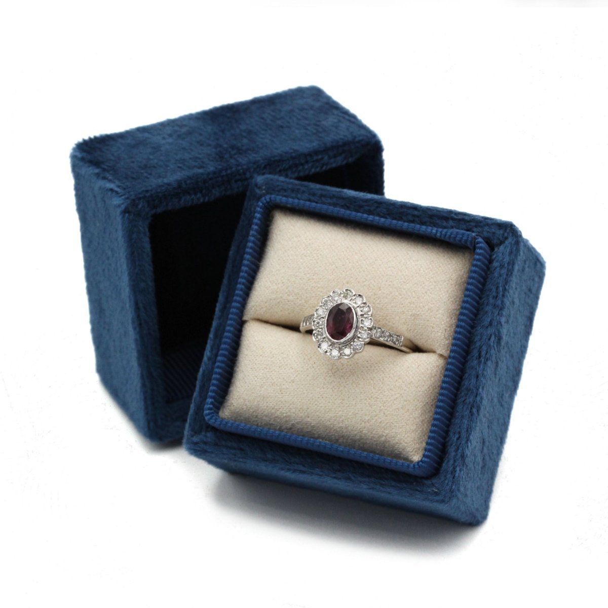 Bague - Or blanc, rubis et diamants - Castafiore