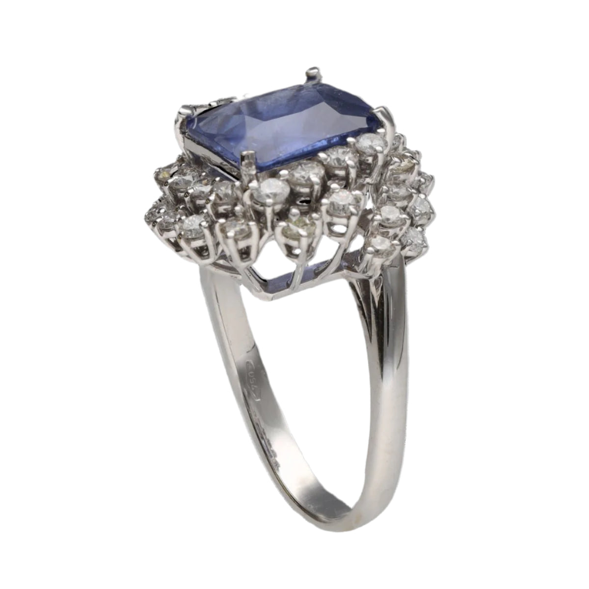 Bague Or gris 18k avec Saphir de Ceylan et diamants brillants. Taille 52 vers 1970. - Castafiore
