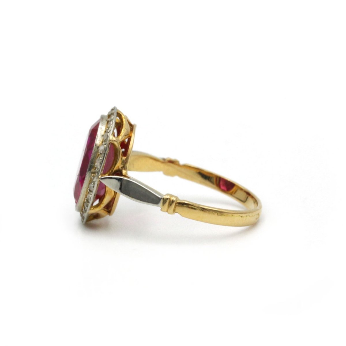 Bague - Or jaune et blanc, rubis synthétique et diamants - Castafiore