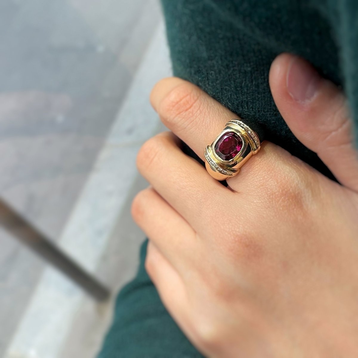 Bague Jonc en or, rhodolite et diamants