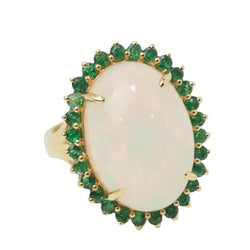 Bague ovale en or jaune, opale cabochon et émeraudes - Castafiore