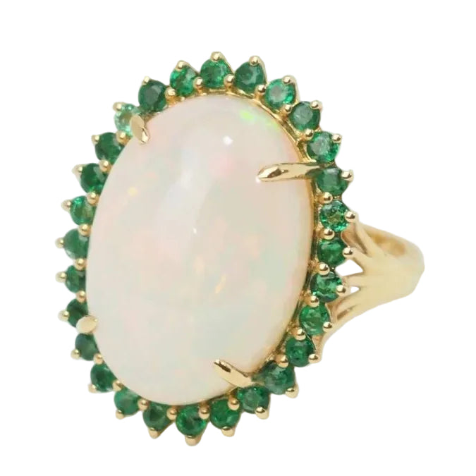 Bague ovale en or jaune, opale cabochon et émeraudes - Castafiore