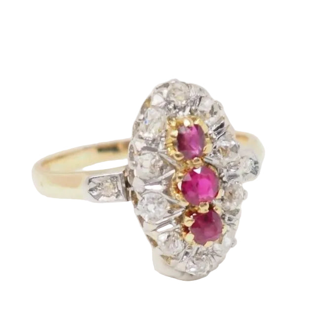 Bague ovale en or jaune, rubis et diamants - Castafiore