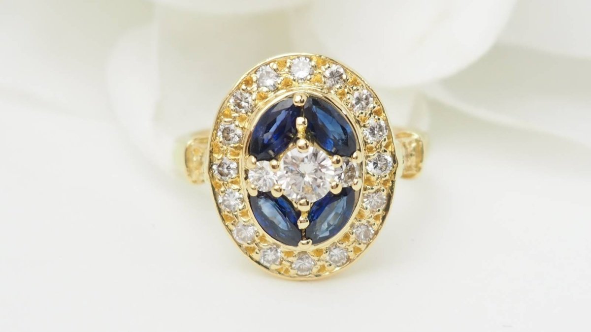 Bague ovale en or jaune, saphirs navette et diamants - Castafiore