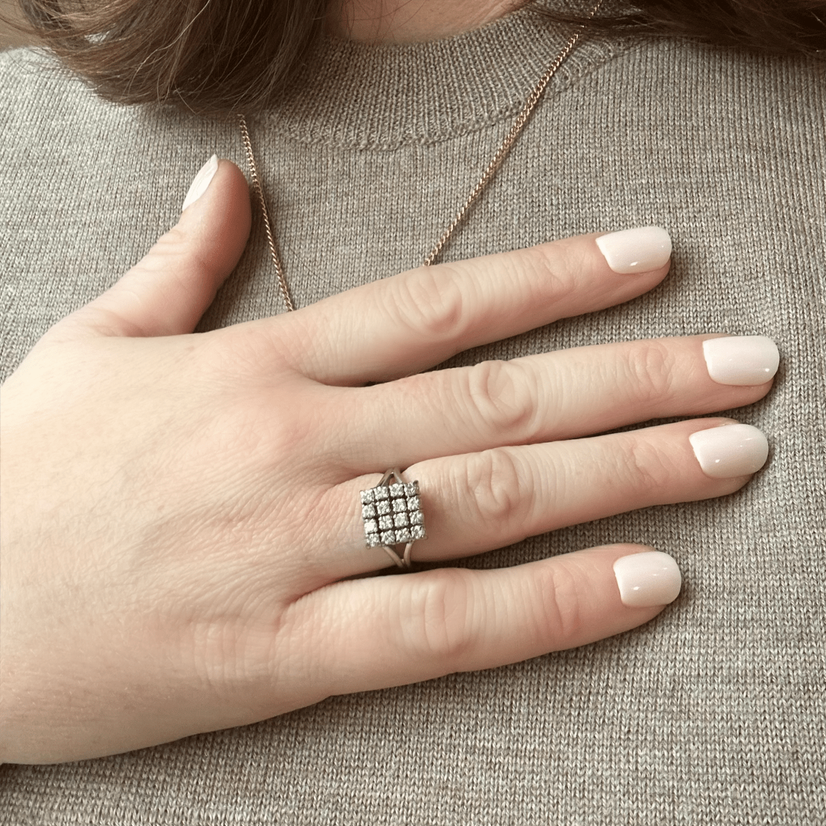 Bague pavage carré en or gris et diamant - Castafiore