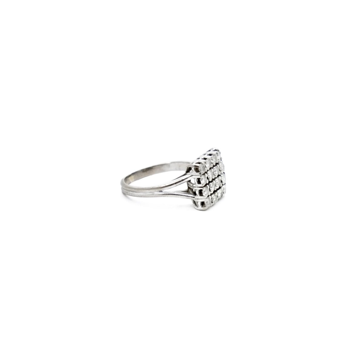 Bague pavage carré en or gris et diamant - Castafiore