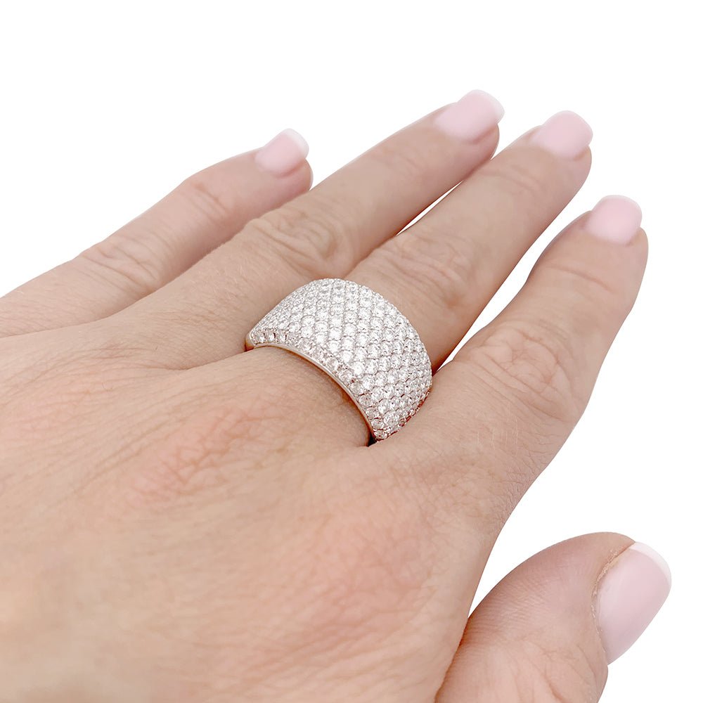 Bague pavage or blanc, diamants. - Castafiore