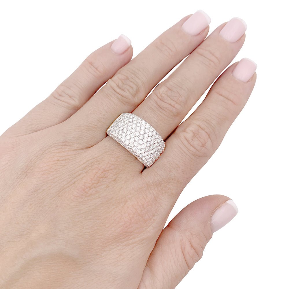 Bague pavage or blanc, diamants. - Castafiore