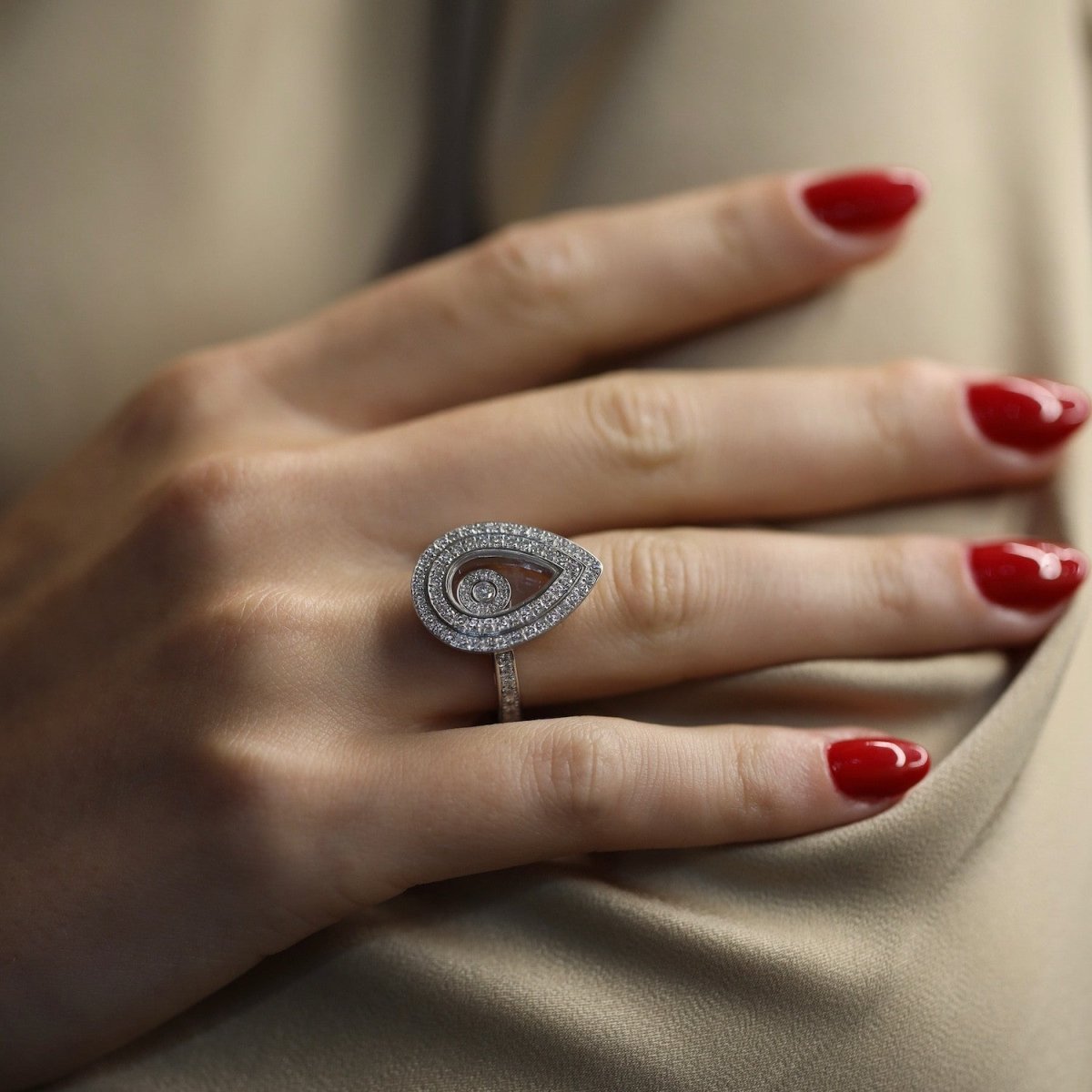 Bague Pavée CHOPARD "Happy Diamonds" en or blanc et diamants - Castafiore