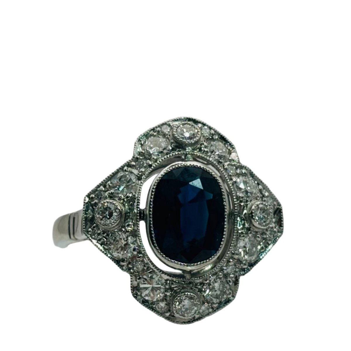 Bague Pavée en platine, saphir et diamants - Castafiore