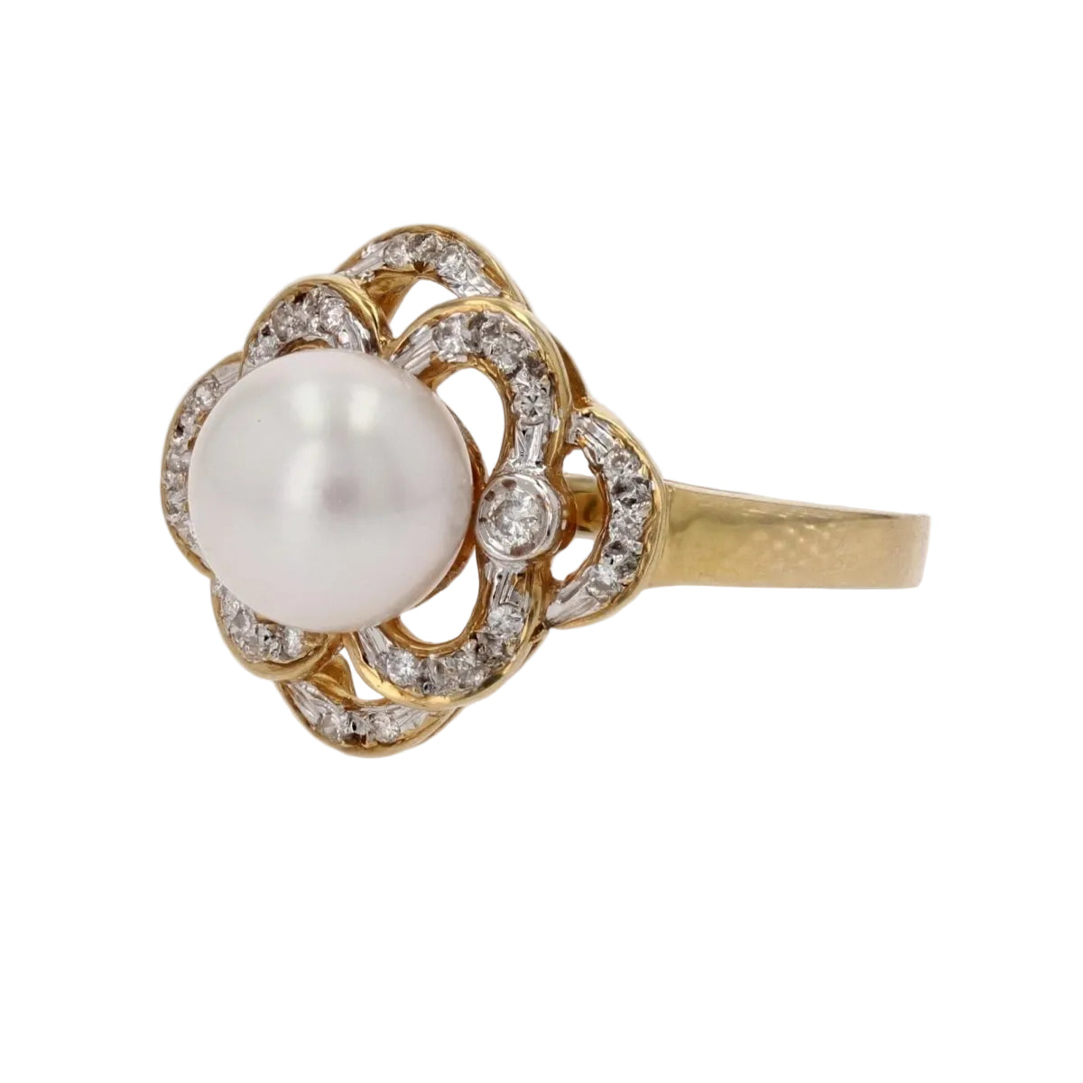 Bague perle de culture Akoya et sa monture ajourée et diamantée - Castafiore