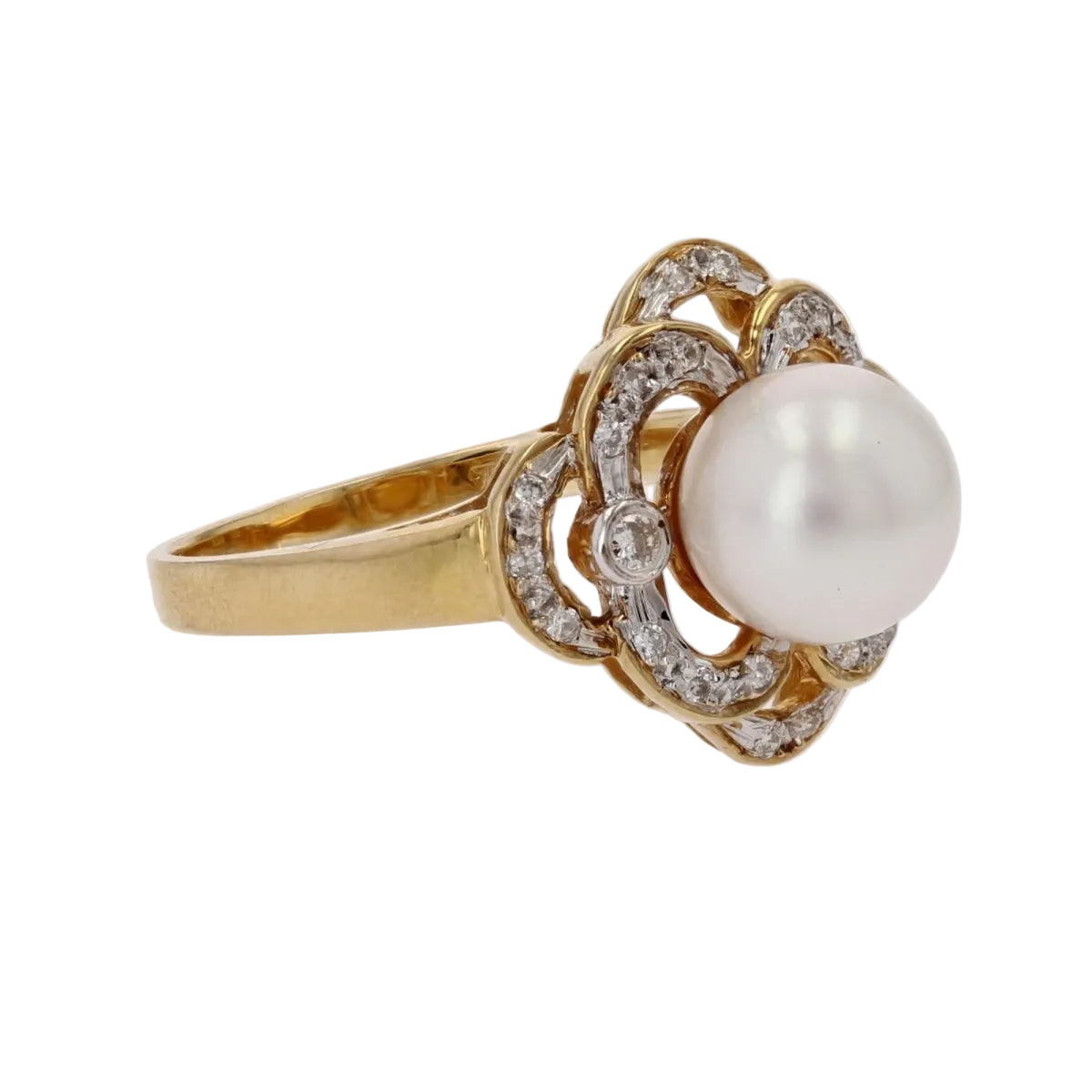 Bague perle de culture Akoya et sa monture ajourée et diamantée - Castafiore