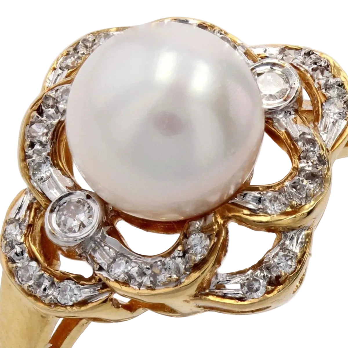 Bague perle de culture Akoya et sa monture ajourée et diamantée - Castafiore