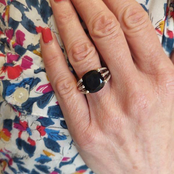 Bague POIRAY, "FIL" en or blanc, onyx et diamant - Castafiore