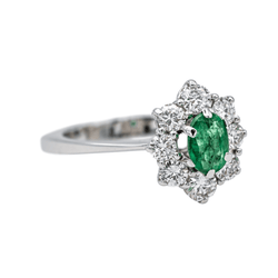 Bague Pomadour en or blanc, émeraude et diamants - Castafiore